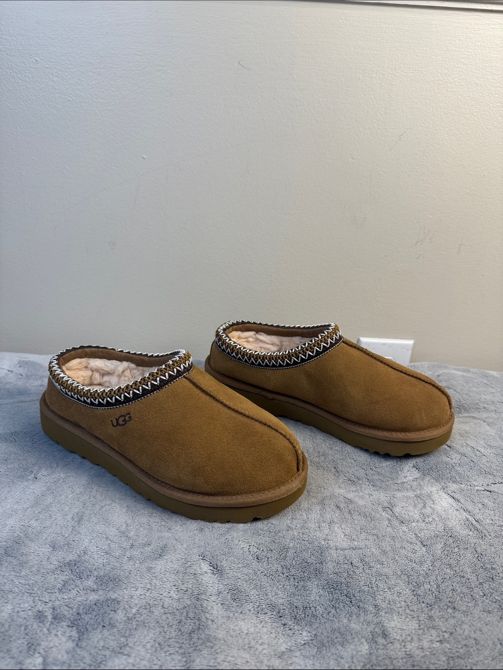 UGG Tasman Slipper - Chestnut Tan - Women's Size 6
